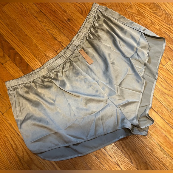 SKIMS Other - BNWT Skims Silk Sleep Tap Short